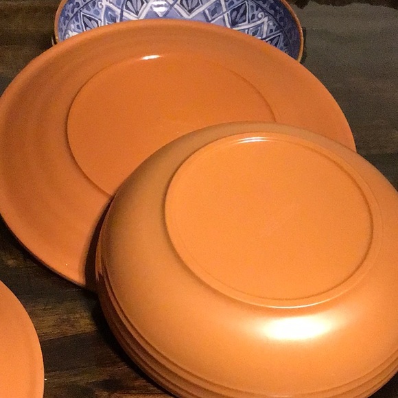 Lot of 8 Melamine Bowls and Plates - Picture 8 of 8